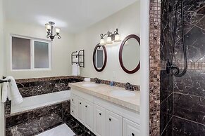 Desert Oasis in Mesa- Poolside & Hot Tub