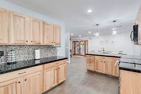 Desert Oasis in Mesa- Poolside & Hot Tub