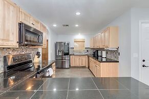 Desert Oasis in Mesa- Poolside & Hot Tub
