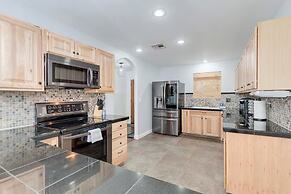 Desert Oasis in Mesa- Poolside & Hot Tub