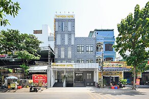 The Moon 1 Hotel