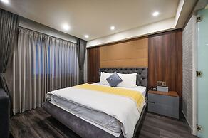 The Moon 1 Hotel