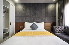 The Moon 1 Hotel