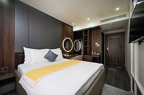 The Moon 1 Hotel