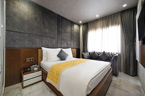 The Moon 1 Hotel