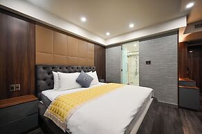 The Moon 1 Hotel