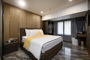 The Moon 1 Hotel