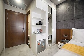 The Moon 1 Hotel