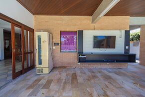 Casa c Piscina e Churrasqueira em Condom nio