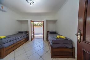 Casa c Piscina e Churrasqueira em Condom nio