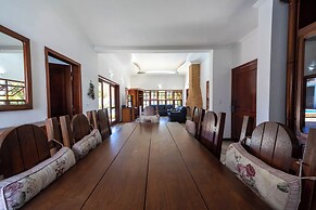 Casa c Piscina e Churrasqueira em Condom nio