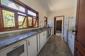Casa c Piscina e Churrasqueira em Condom nio