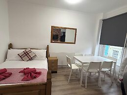Blackpool - Apartment - Sleeps 6- Coastal Stay