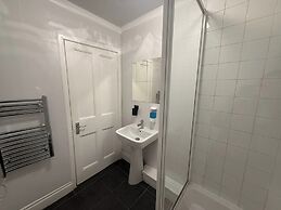 Blackpool - Apartment - Sleeps 6- Coastal Stay