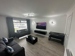 Family - Garden - Parking - Wifi - Sleeps 5