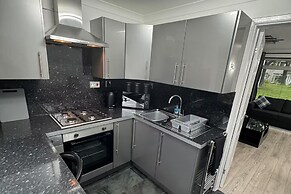 Family - Garden - Parking - Wifi - Sleeps 5
