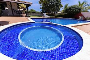 Casa com Jacuzzi Piscina e Garagem em Jacu pe