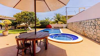 Casa com Jacuzzi Piscina e Garagem em Jacu pe