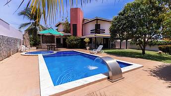 Casa com Jacuzzi Piscina e Garagem em Jacu pe