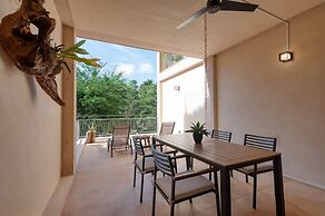Corasol Modern Apt with Terrace