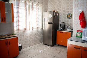 Casa Pet Friendly c 3 Quartos e Garagem no Jardim
