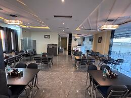 Jodhana Raj Hotel & Restaurant