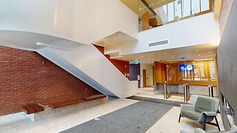 Oak House Residence
