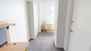 Oak House Residence