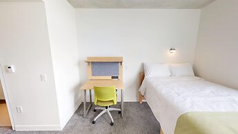 Oak House Residence
