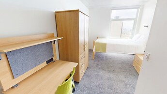 Oak House Residence