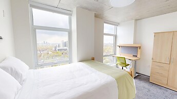 Oak House Residence