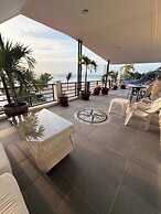 Romantic Beachside Retreat With Breathtaking Views