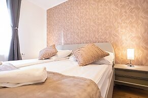 Amazing 2BR 1LR Apt Near Donaustadt