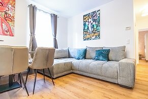 Amazing 2BR 1LR Apt Near Donaustadt