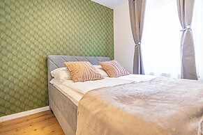 Amazing 2BR 1LR Apt Near Donaustadt