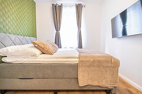 Amazing 2BR 1LR Apt Near Donaustadt