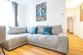 Amazing 2BR 1LR Apt Near Donaustadt