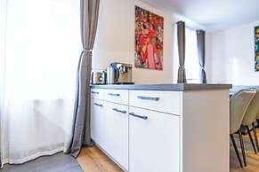 Amazing 2BR 1LR Apt Near Donaustadt