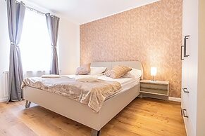 Amazing 2BR 1LR Apt Near Donaustadt