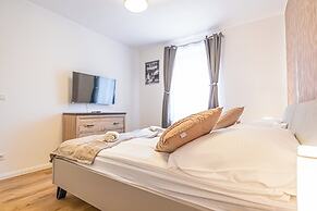Amazing 2BR 1LR Apt Near Donaustadt