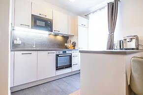 Amazing 2BR 1LR Apt Near Donaustadt