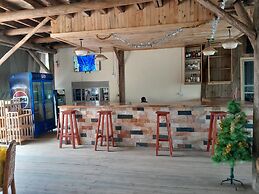 Gray Hideaway Resort