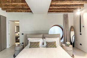 Seety Porta Romana Statue