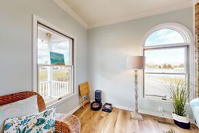 Dock, Pier & Chesapeake Bay Access! Family Getaway