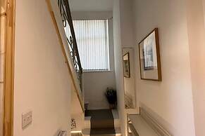 Family/small Group-wifi-parking-garden-sleeps 6