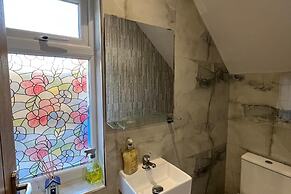 Family/small Group-wifi-parking-garden-sleeps 6
