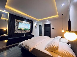7even Suites