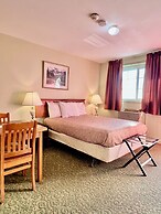 Rocky Mountain Lodge & Suites