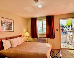 Rocky Mountain Lodge & Suites