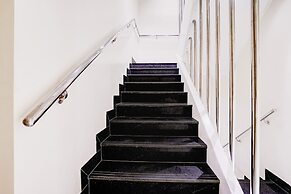Fabhotel Majestic Crest